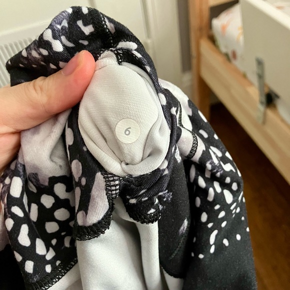 LULULEMON Wunder Under Abstract Leggings Size 6 - Picture 5 of 5